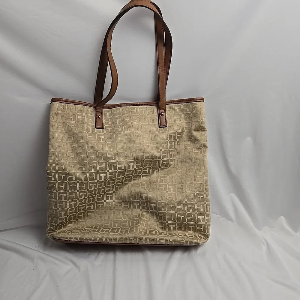 Tommy Hilfiger Tote Signature TH Brown Shopping Handbag W/Pouch MSRP $108.00 - Picture 5 of 11